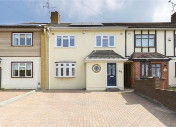 Terraced house For Sale in South Ockendon