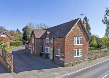 Semi-detached house To Rent in Dorking
