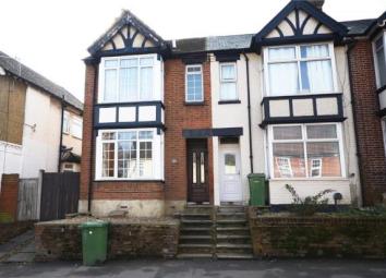 End terrace house For Sale in Aldershot