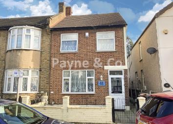 Semi-detached house For Sale in Barking