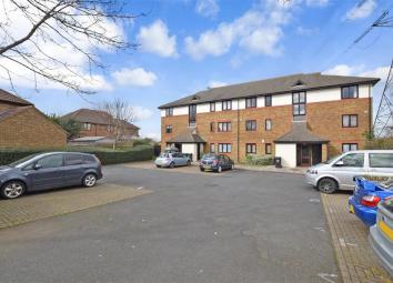 Flat For Sale in Greenhithe