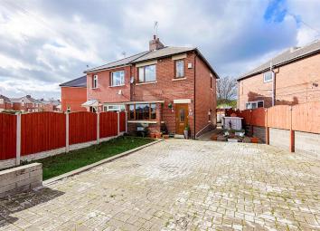 Semi-detached house For Sale in Knottingley