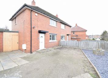 Semi-detached house To Rent in Ossett
