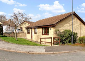 Detached bungalow For Sale in Doncaster