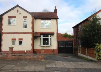 Detached house For Sale in Cheadle