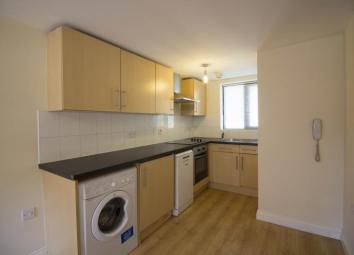 Flat To Rent in Halifax