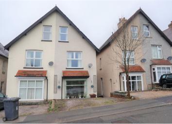 Semi-detached house For Sale in Hope Valley