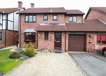 Link-detached house For Sale in Weston-super-Mare