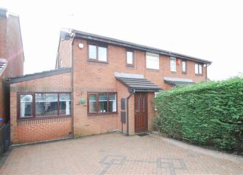 Town house For Sale in Bury