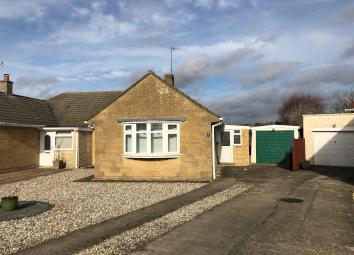 Semi-detached bungalow For Sale in Swindon