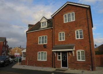 Town house For Sale in Heckmondwike