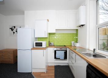 End terrace house To Rent in Huddersfield