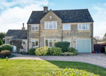 Detached house For Sale in Chipping Campden