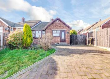 Semi-detached bungalow For Sale in Rotherham