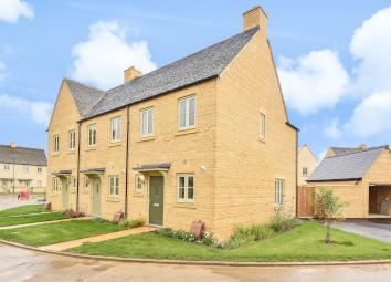 Semi-detached house To Rent in Tetbury