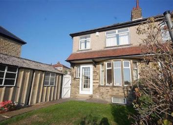 Semi-detached house To Rent in Halifax