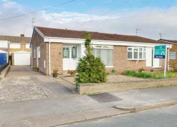 Semi-detached bungalow For Sale in Cottingham
