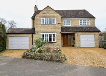 Detached house For Sale in Shipston-on-Stour