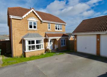 Detached house For Sale in Cleckheaton