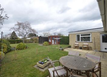 Detached bungalow For Sale in Pershore