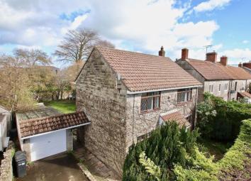 Detached house For Sale in Somerton