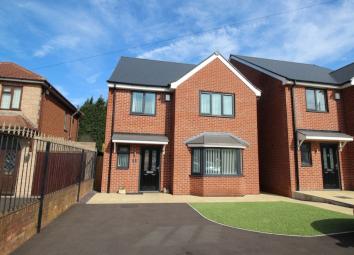 Detached house For Sale in Tipton