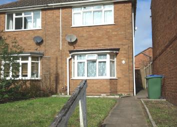 Semi-detached house To Rent in Cradley Heath