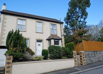 Terraced house For Sale in Hengoed