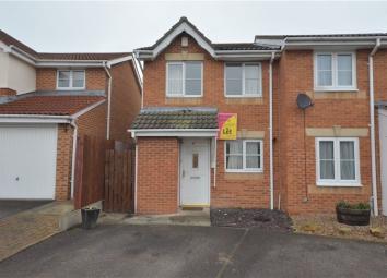 Semi-detached house To Rent in Castleford