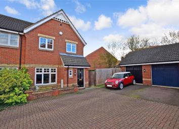 Semi-detached house For Sale in Wickford