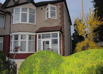 End terrace house To Rent in Ilford