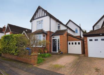 Detached house For Sale in Farnborough