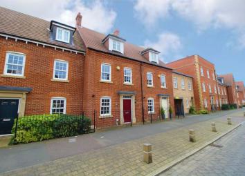 Town house For Sale in Bedford