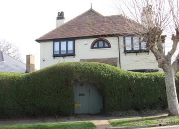 Detached house For Sale in Herne Bay