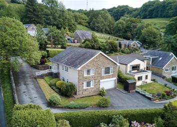 Detached house For Sale in Sowerby Bridge