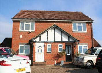 Semi-detached house To Rent in Epsom