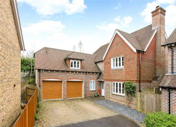 Detached house For Sale in Alton