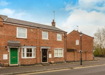 End terrace house For Sale in Aylesbury