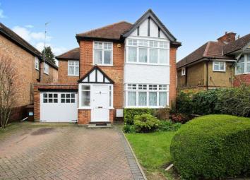 Detached house For Sale in Harrow
