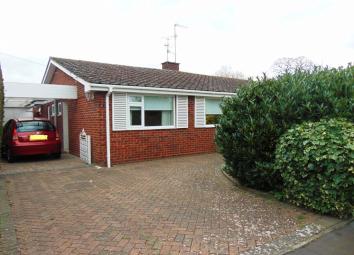 Semi-detached bungalow For Sale in Evesham