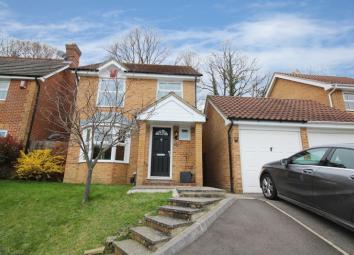 Detached house For Sale in Crawley