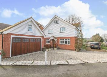 Detached house For Sale in Bourne End