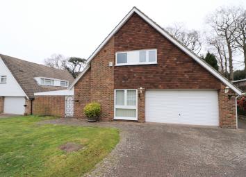 Detached house To Rent in Croydon