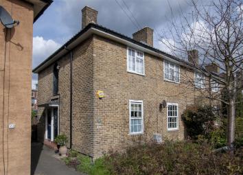 Maisonette For Sale in Bromley