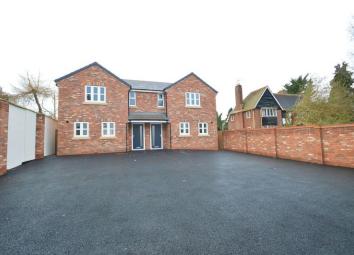 Semi-detached house For Sale in Studley