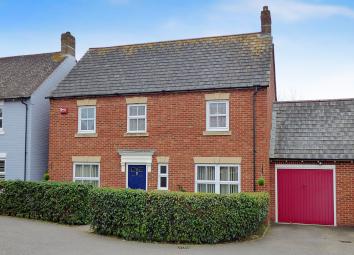 Detached house For Sale in Littlehampton