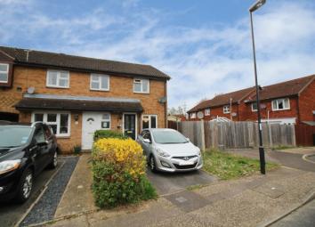 End terrace house To Rent in Crawley