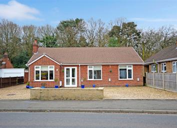 Detached bungalow For Sale in Coventry
