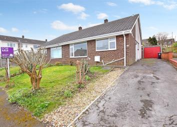 Semi-detached bungalow For Sale in Bristol