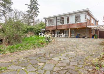 Detached house To Rent in Broxbourne